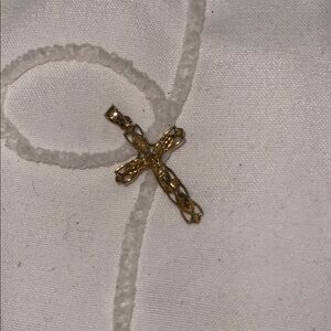 Elegant 10K Gold Cross Pendant- NWT